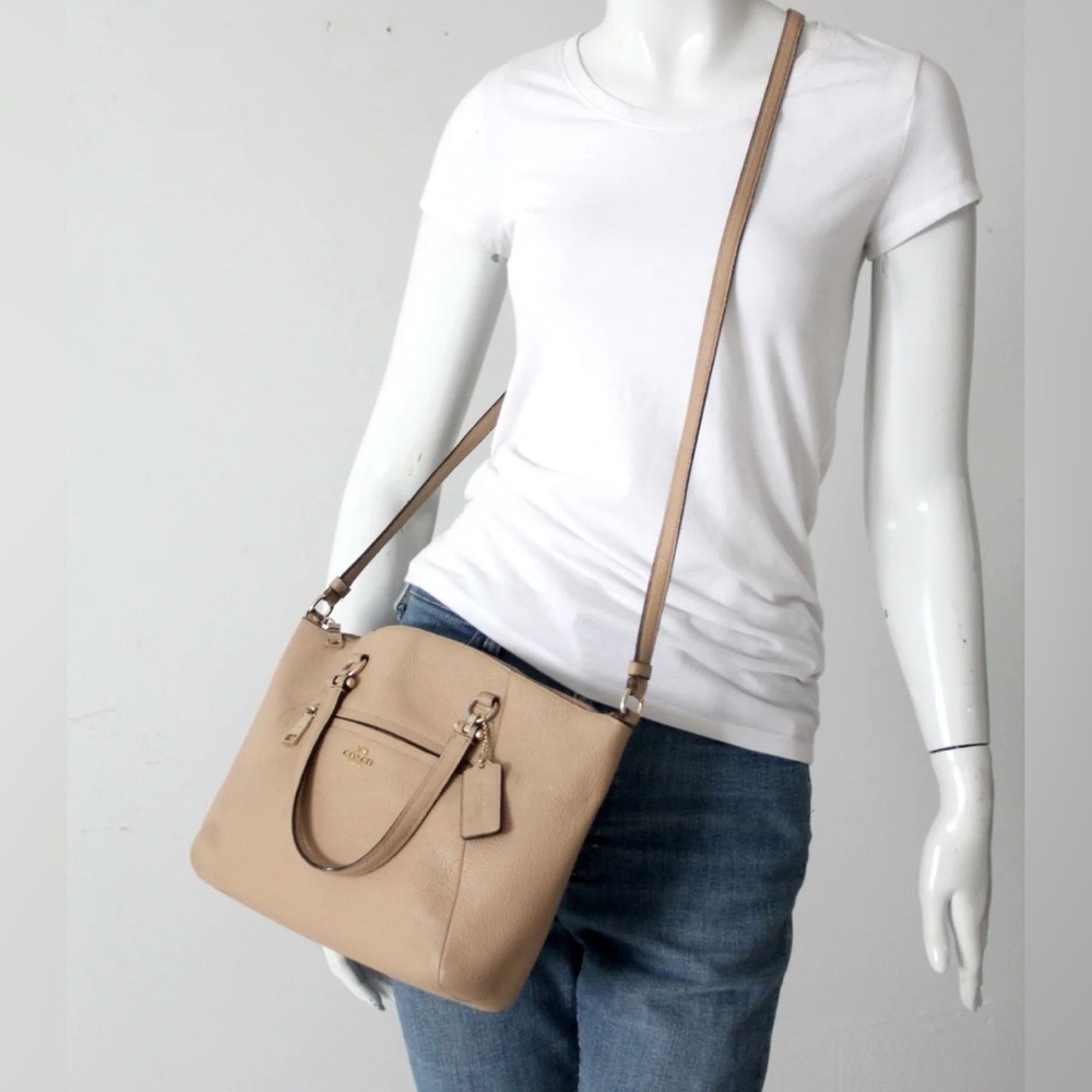 Coach Cream Shoulder Bag with Structured Shape and Elegant Design